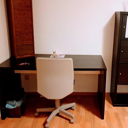 Budget Rooms In Halle With Shared Bathroom, Free Wifi, Netflix & Ipad Halle (Saale) Exterior foto