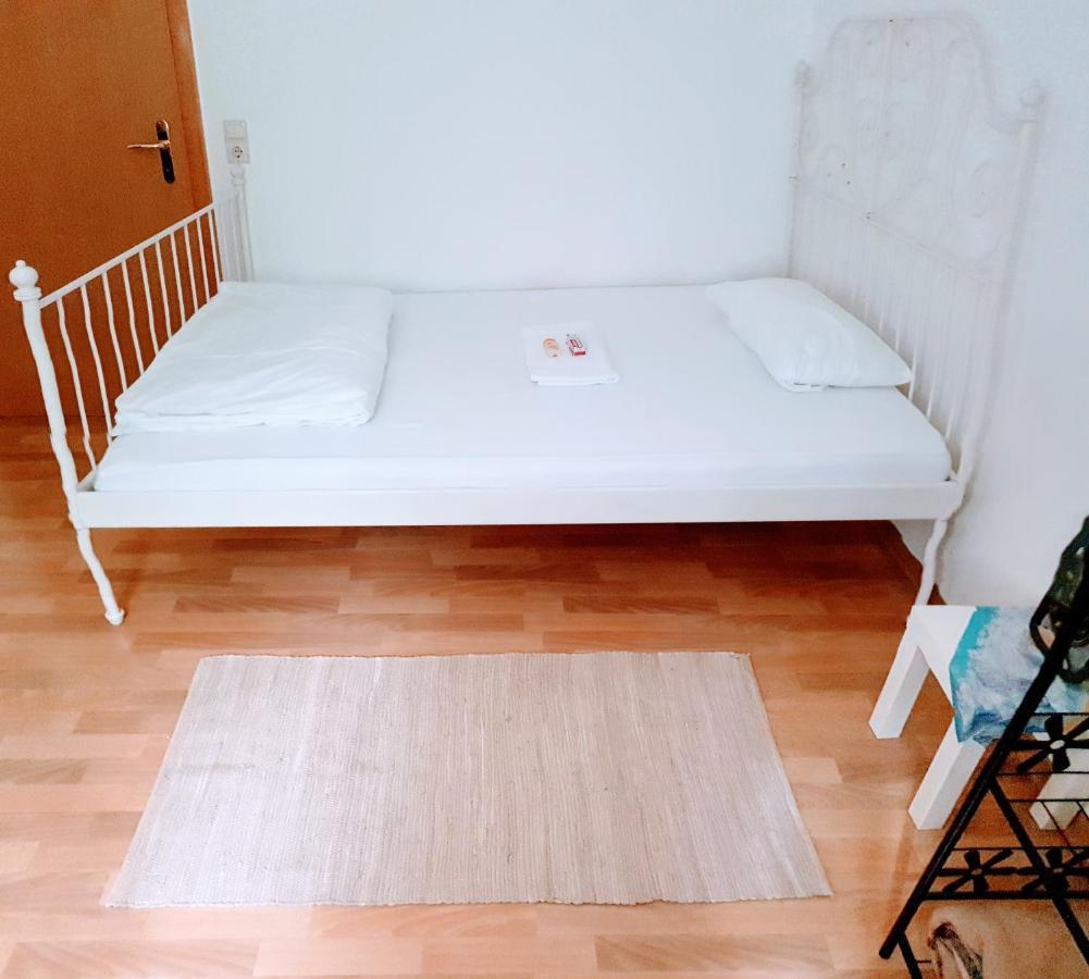 Budget Rooms In Halle With Shared Bathroom, Free Wifi, Netflix & Ipad Halle (Saale) Exterior foto
